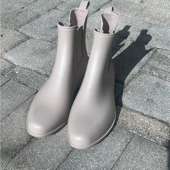 A New Day *  Womens  * RN17730 * Size 11 Beige Rubber Chelsea Boots - Picture 8 of 8